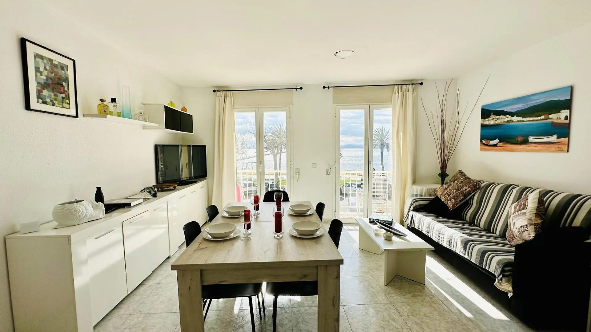3390 Maritim B 1-A. A Primera Linea De Mar, En Corazon Mismo De Roses A Tocar De La Playa - Es-258-147